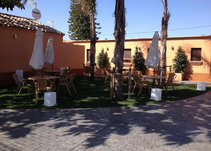Estudio con jardincito privado barbacoa y piscina compartida para parejas