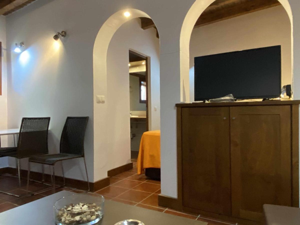 Apartamento Estudio Con Jardincito Privado Barbacoa Y Piscina Compartida Parejas *